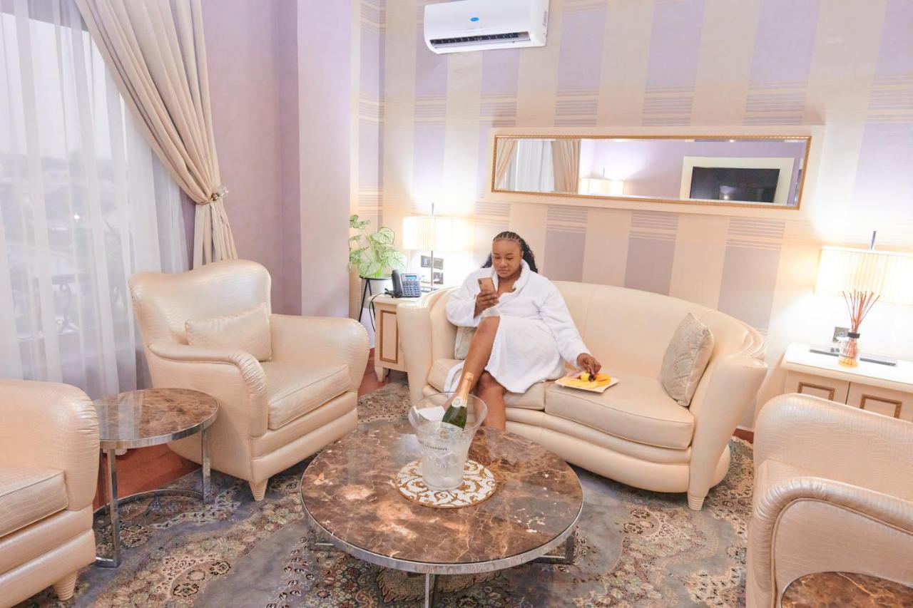 Oak Haven Hotel & Suites Port Harcourt Bagian luar foto