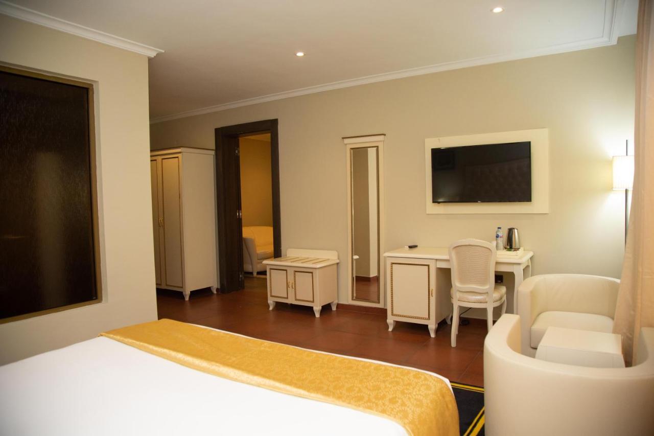 Oak Haven Hotel & Suites Port Harcourt Bagian luar foto