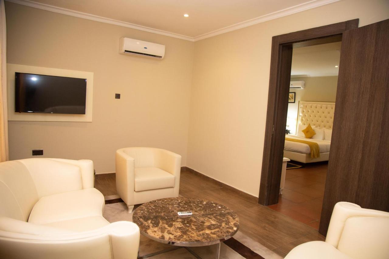 Oak Haven Hotel & Suites Port Harcourt Bagian luar foto