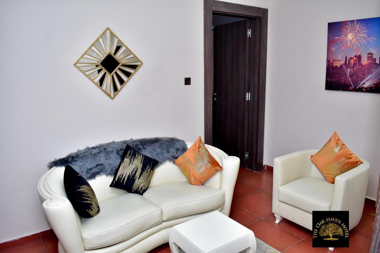 Oak Haven Hotel & Suites Port Harcourt Bagian luar foto