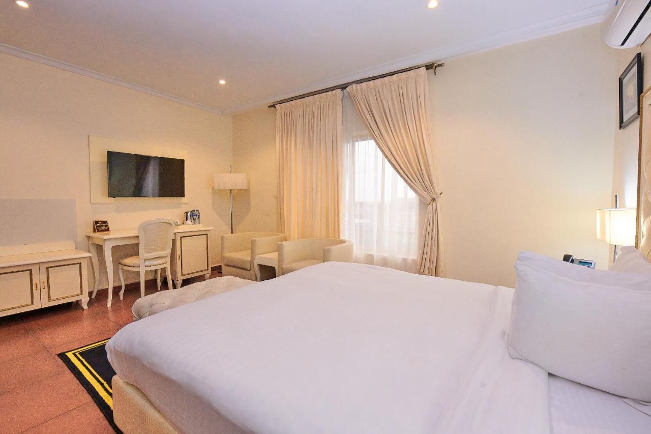 Oak Haven Hotel & Suites Port Harcourt Bagian luar foto