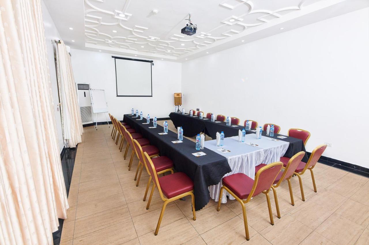 Oak Haven Hotel & Suites Port Harcourt Bagian luar foto