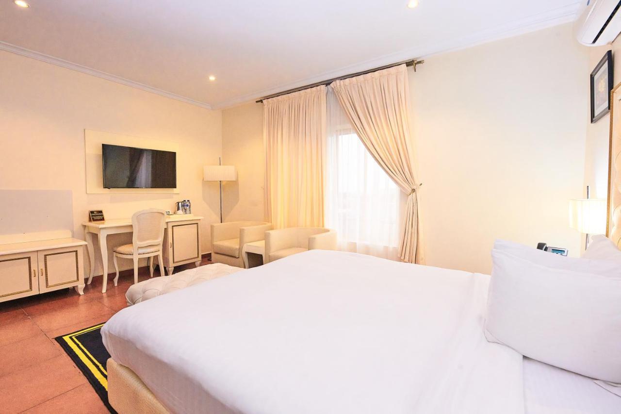 Oak Haven Hotel & Suites Port Harcourt Bagian luar foto